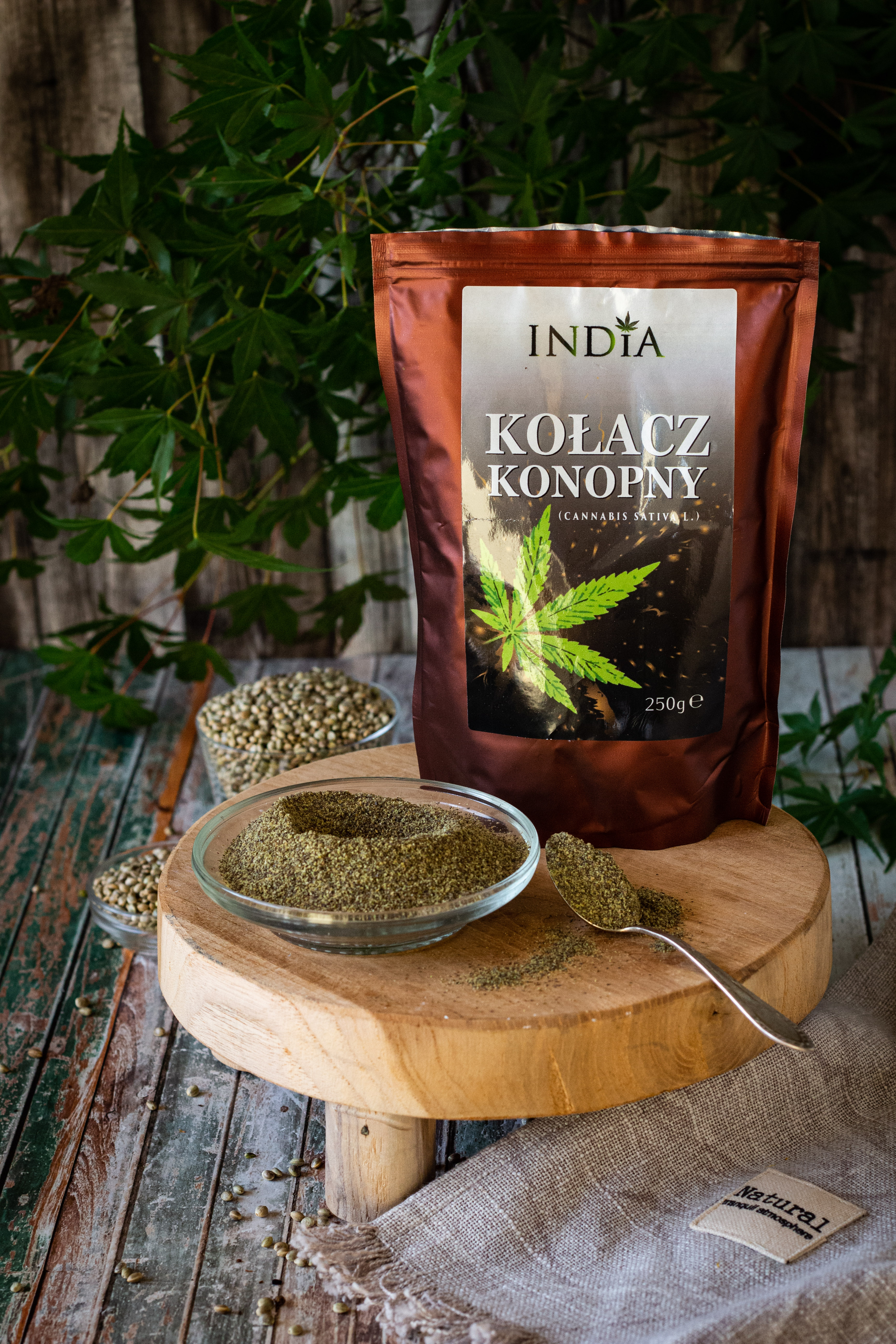 Kołacz Konopny India Cosmetics w użyciu